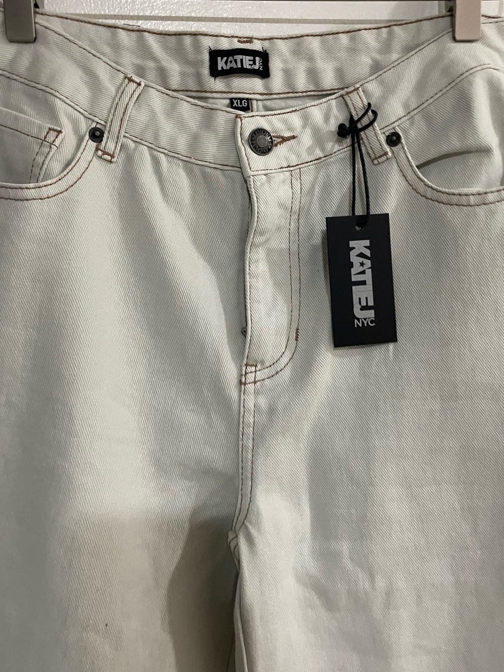 Katie J NYC Boston Cream Wide-Leg Jeans - Picture 4 of 4